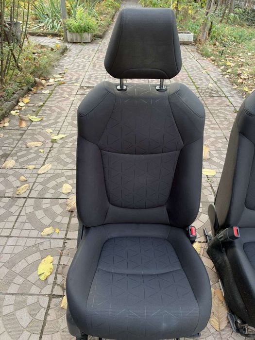 Седалки toyota rav 4 2020