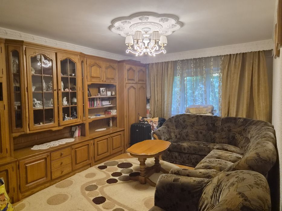 Vând apartament cu două camere mobilat si utilat