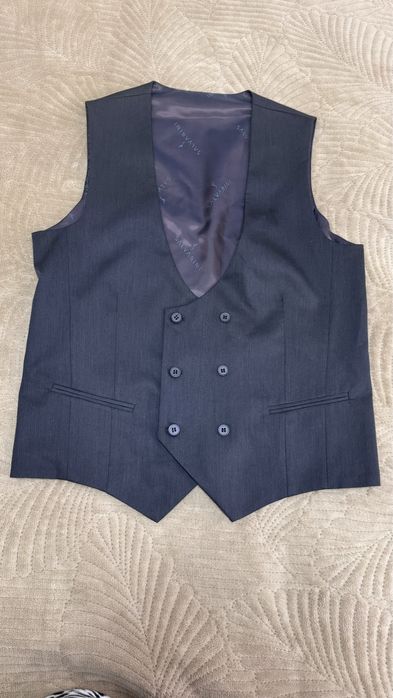 Продам брючный костюм тройку