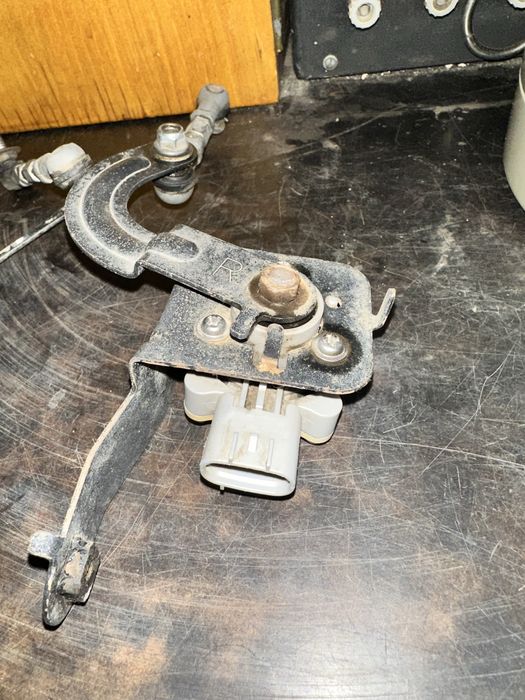 Датчик  положени кузова Lexus rx330