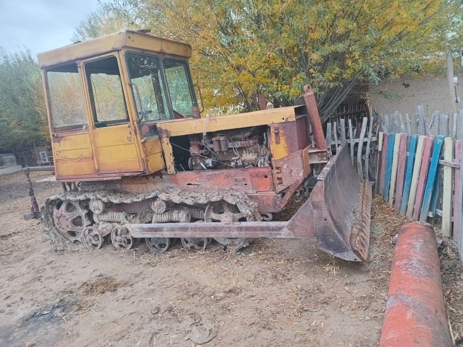 ДТ-75 бульдозер.