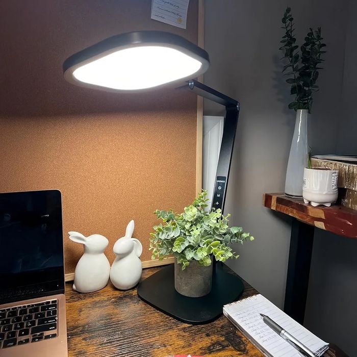 Професионална LED настолна лампа 15W с тъч контрол и защита за очите