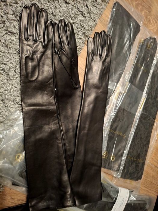 De vânzare  mănuși din piele