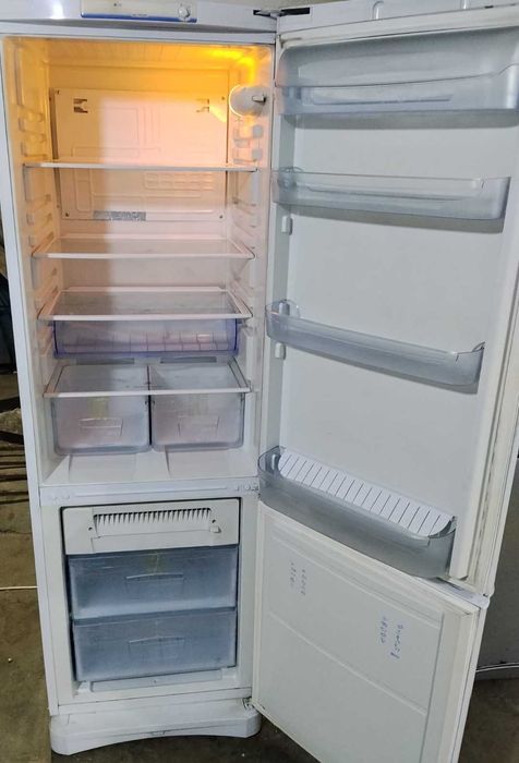 Продам холодильник INDESIT