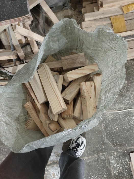Дрова в мешках уже резаные  сосна