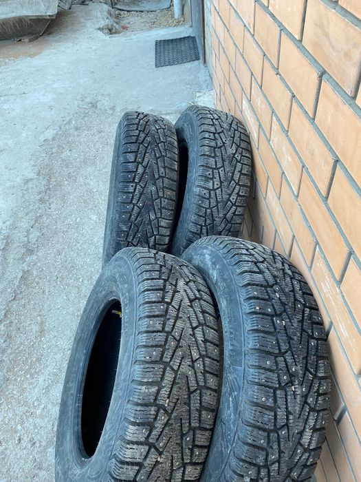 Продам шины  шипами