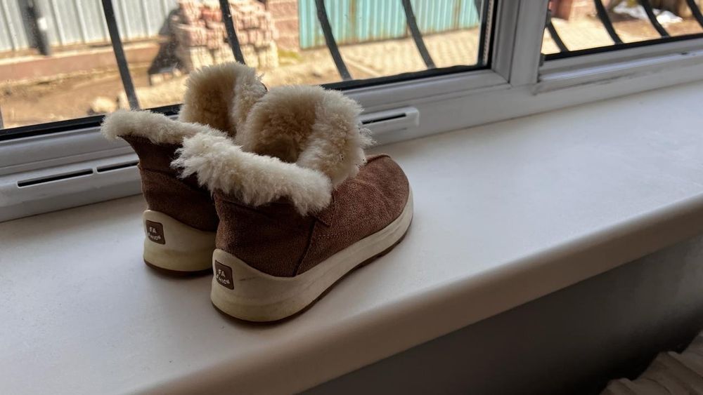 Продам полу сапожки для девочки