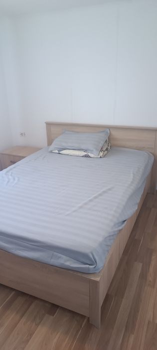 Închiriez apartament la casa cu intrare separat