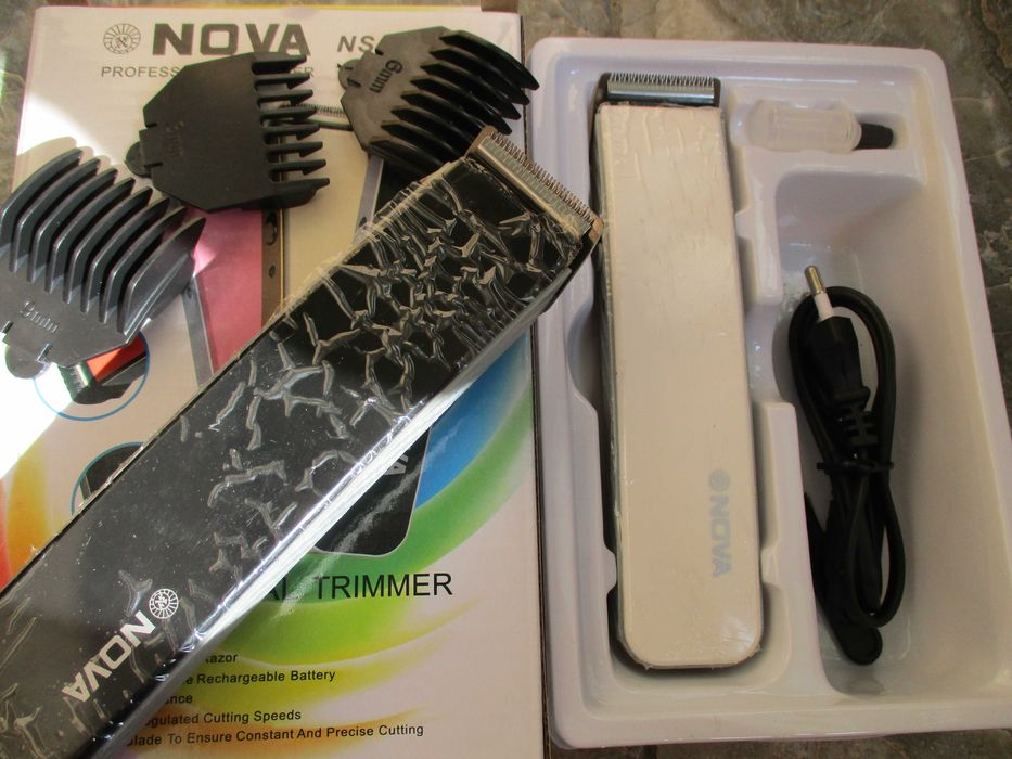 Masina tuns retusat barba perciuni acumulator schimbabil incarcare la USB 5V. 4 distantieri. Trimmer electric profesional cu baterie de litiu,