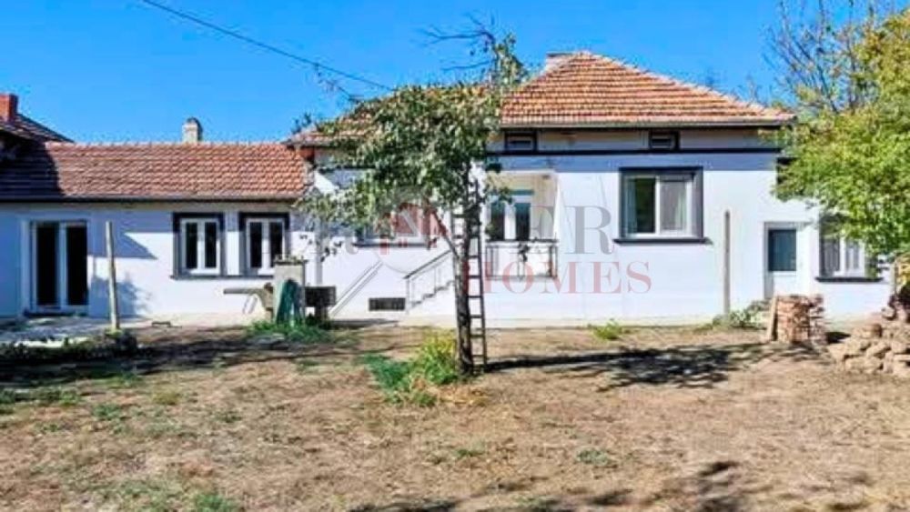 Дава се под наем Къща в с. Бутово, Област Велико Търново - 100 кв.м за 510 € - Снимка #1