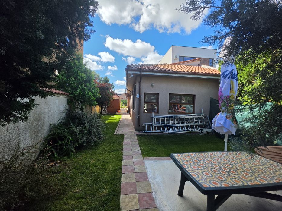Casă Generoasă cu 2 Locuințe Separate, Garaj și Foișor în Zona Coiciu - Trocadero, Constanța