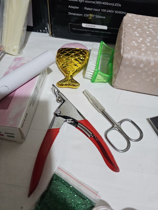 Маникюр и педикюр