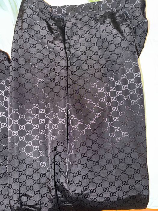 Продается костюм от Gucci оригинал .