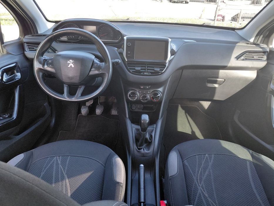 Peugeot 208 1,2 benzina an 2015 euro 5