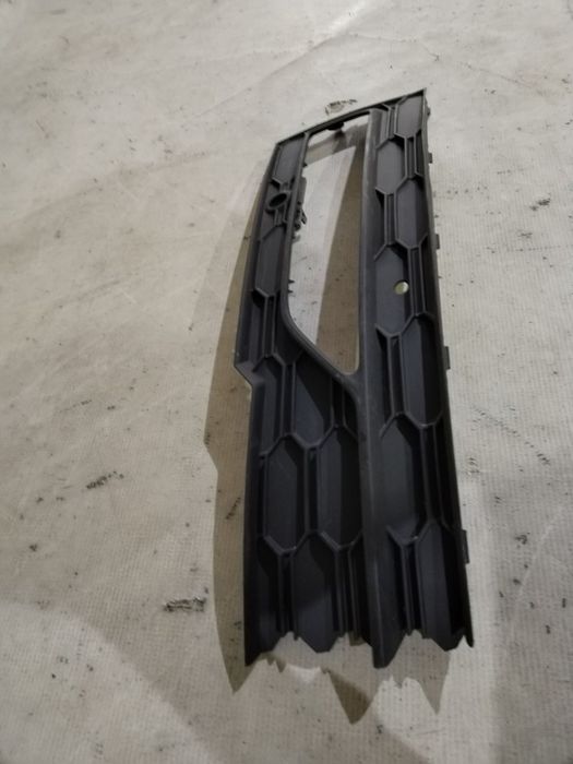 Grila proiector stanga, Skoda Octavia 4, 2020, 2021, 2022, 2023, 2024, cod origine OE 5E3807681.