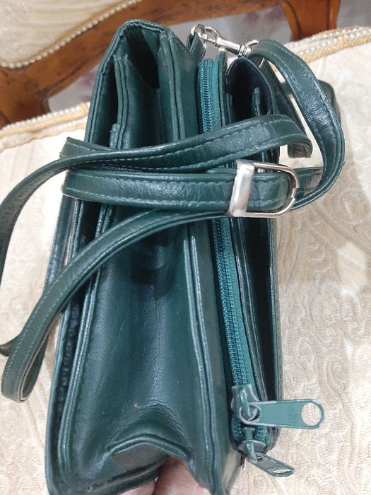 Симпатичная сумочка ,привозная,удобная ,много каршашек