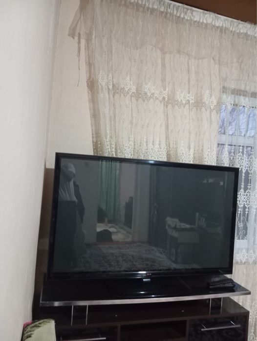 Телевизор пульті бар жақсы істейді. Экраны үлкен