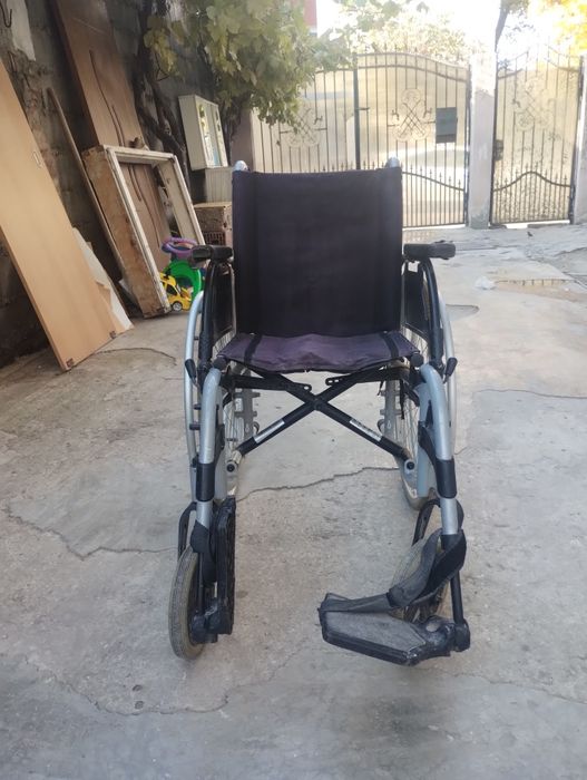 Scaun cu rotile pentru persoane cu dizabilități