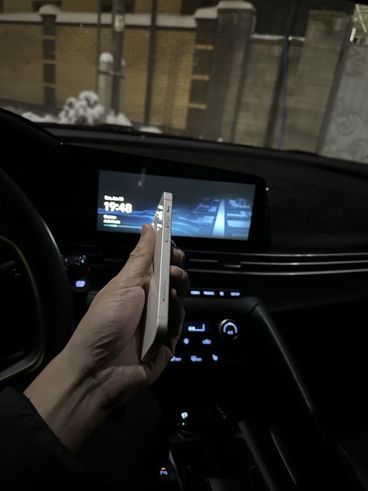 Продам iPhone 13 Mini в отличном состояние