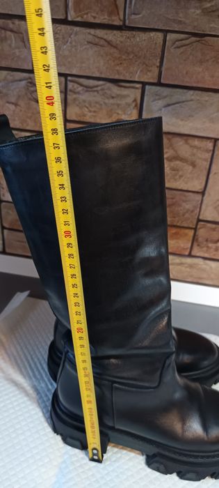 Cizme din piele, Italia