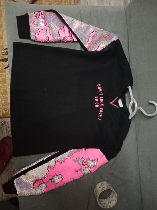 Фирменная кофточка красивая