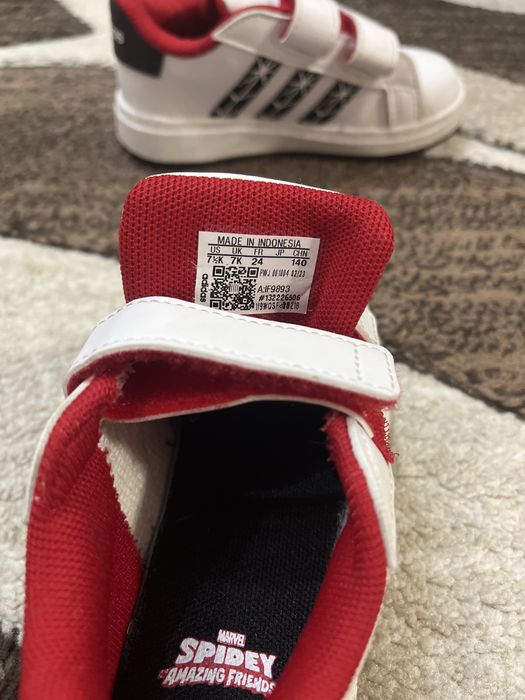 Детски кожени маратонки Adidas Marvel