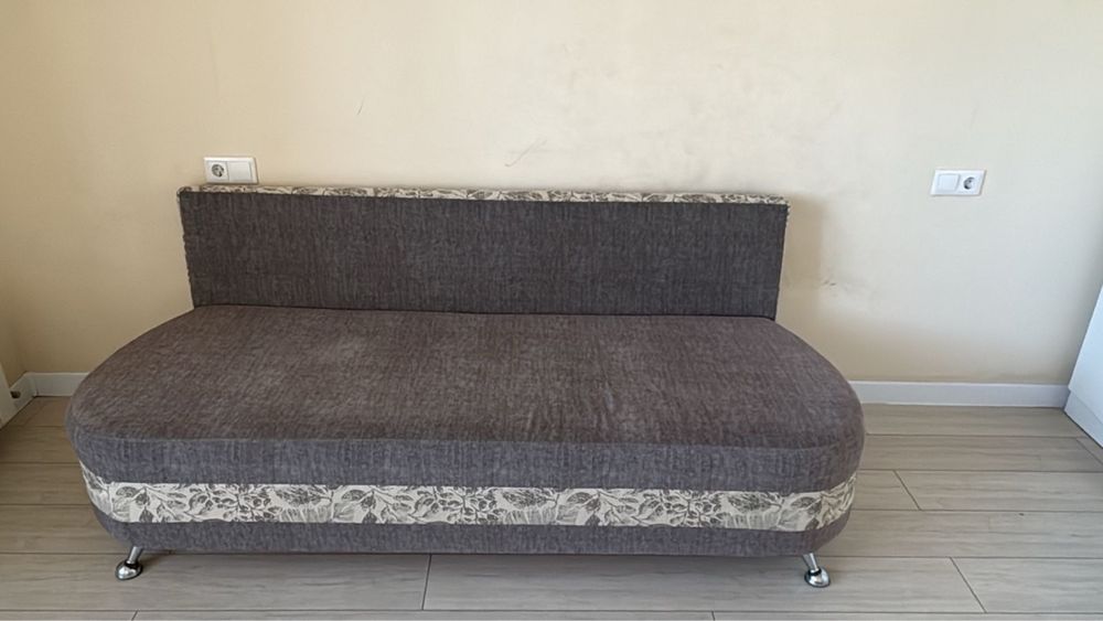 Продам Диван  20.0000
