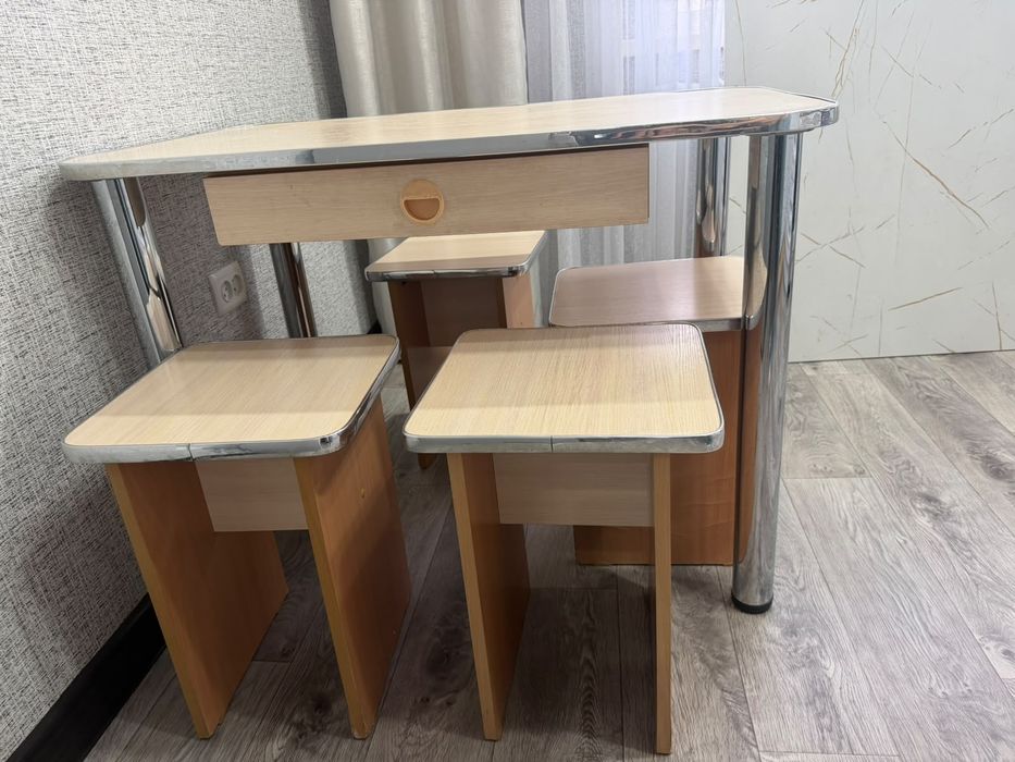 Продам стул с табуретами