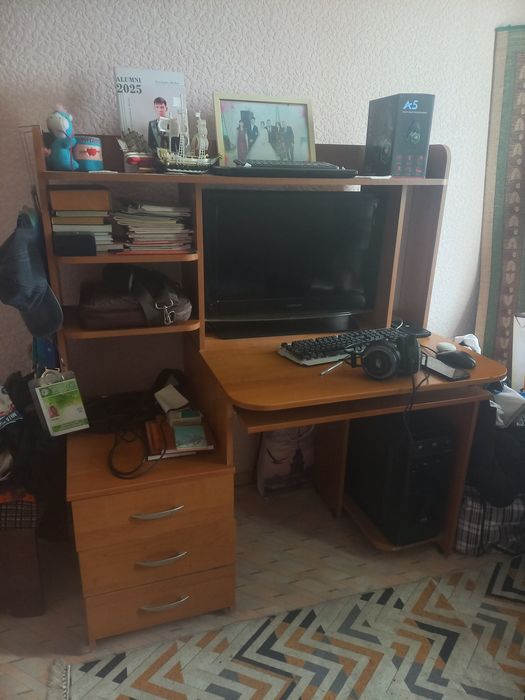 Срочно компьютерный стол