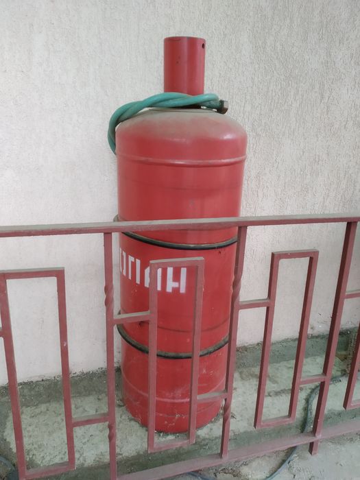 Vând butelie dublă, rusească.