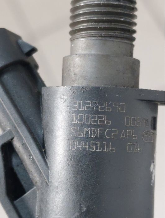 Injector Volvo V70 2.4 diesel euro 5 cod 0445116016