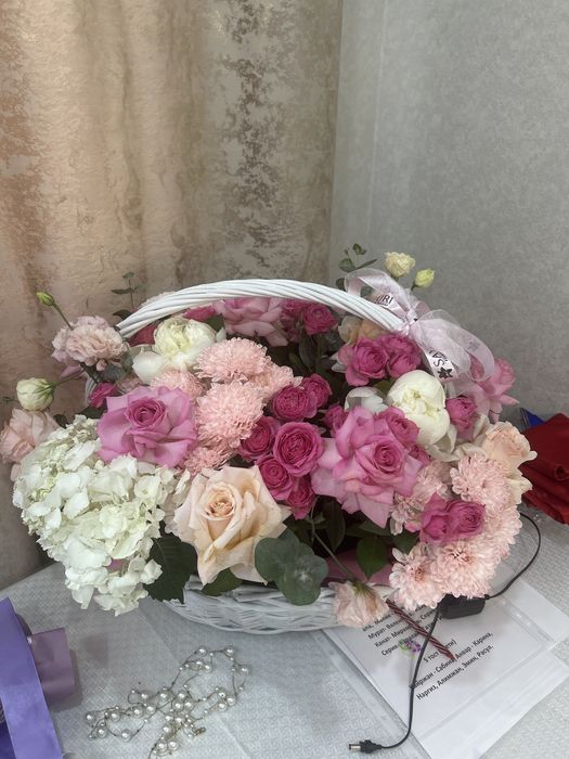 Продам цветы в корзине