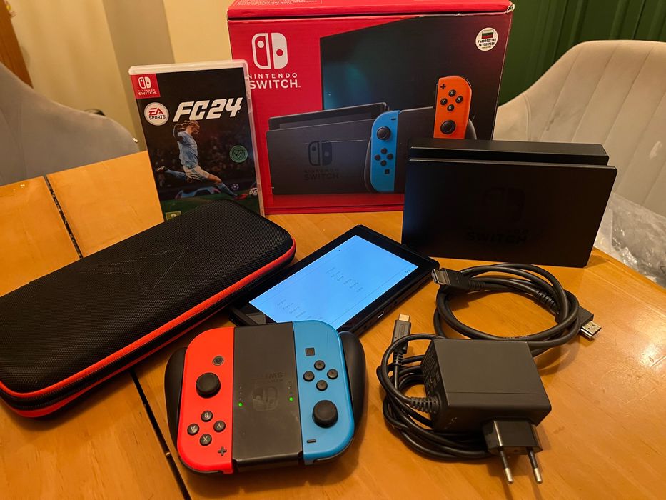 Nintendo Switch с допълнителна карта памет и калъф за съхранение