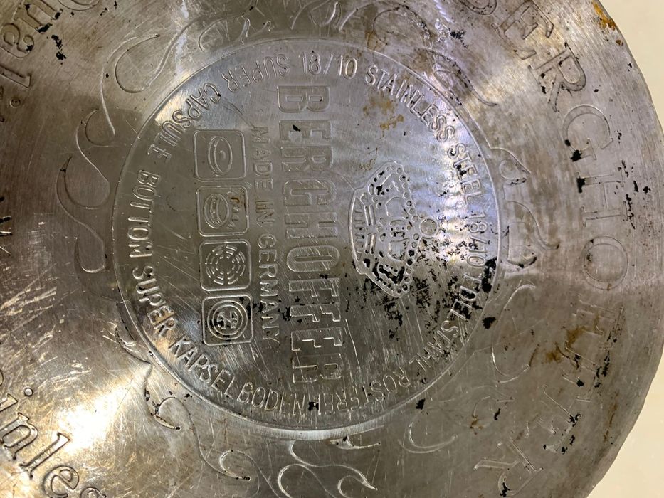 Сковородки (две штуки)