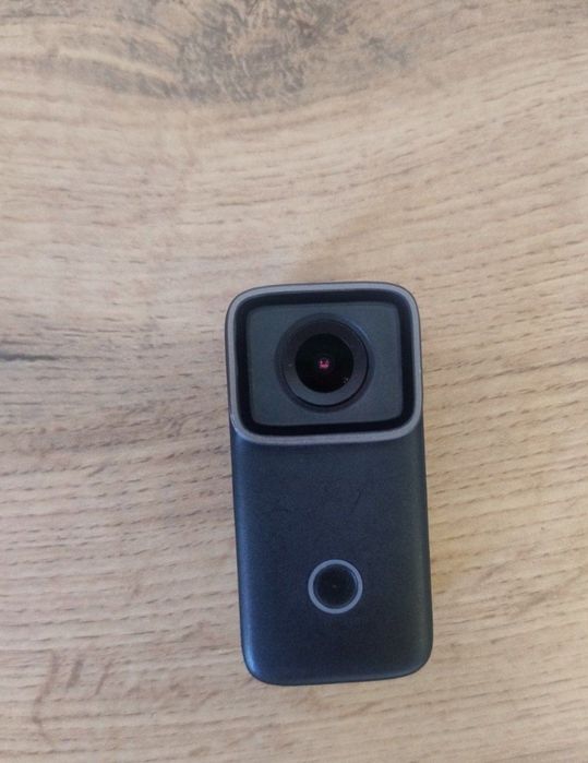 экшн-камеру SJCAM C200

Камера компактная,