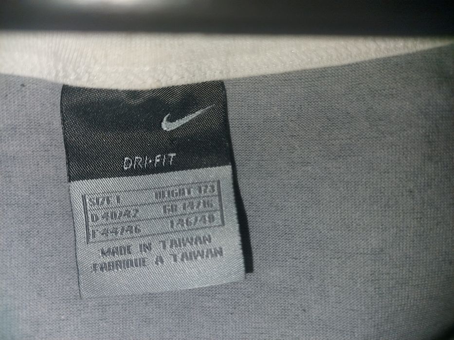 Tricou crop top nike mărimea L