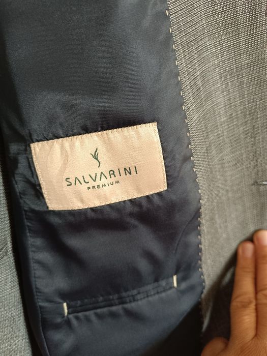 Продаётся шикарный костюм троика