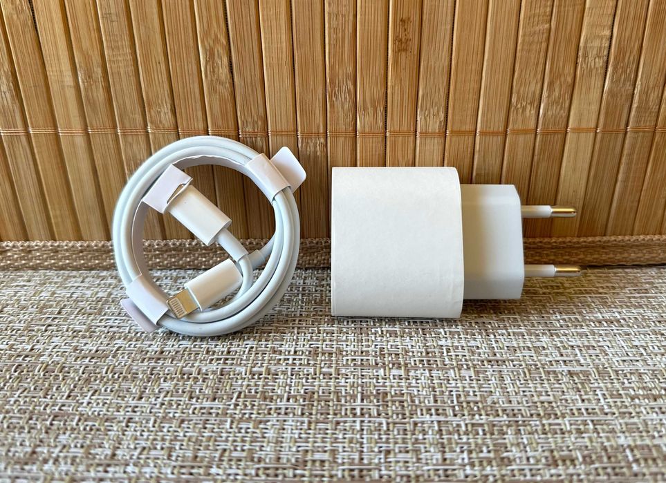 Зарядно за Iphone Fast Charge - комплект, ЧИСТО НОВ