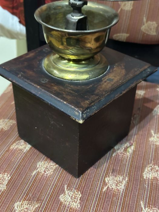 стара ретро мелница за кафе