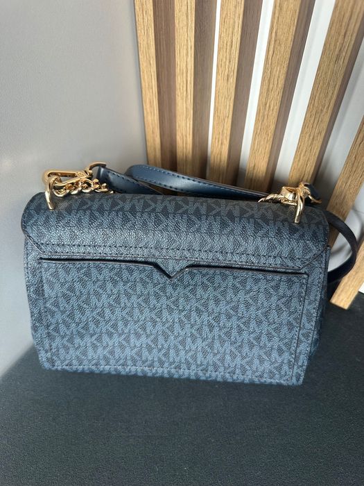 Vând geantă Michael Kors