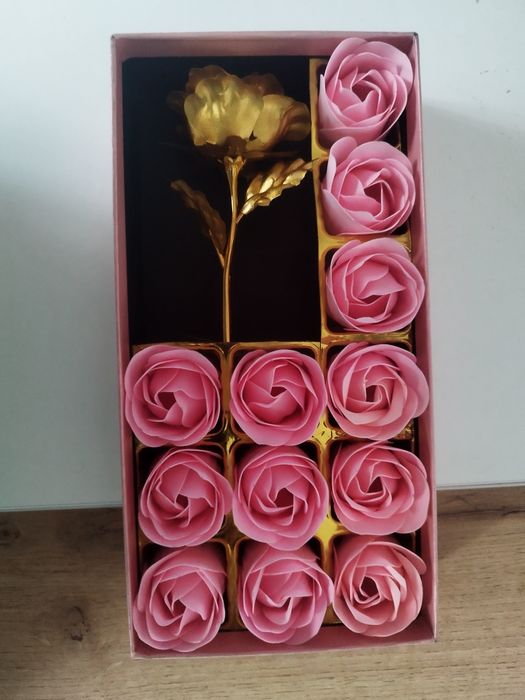 Златни рози. Розови и червени