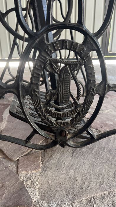 Винтажная швейная машинка