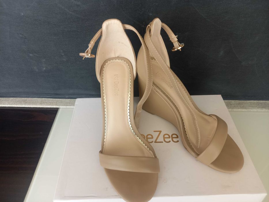 Дамски сандали на платформа