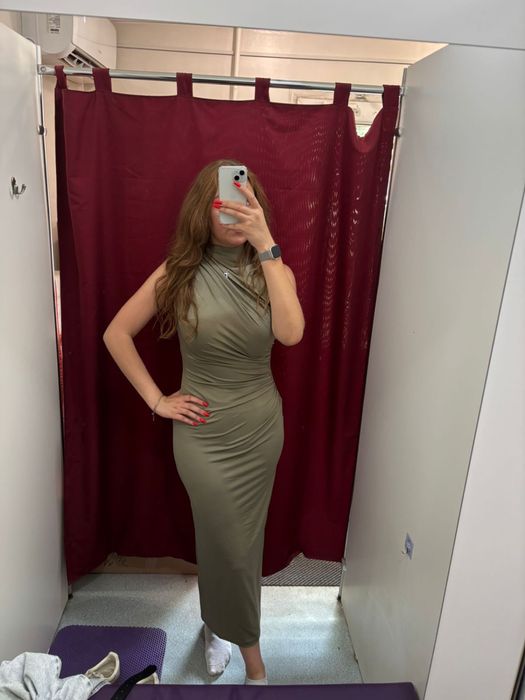 Элегантное вечернее платье с этикеткой