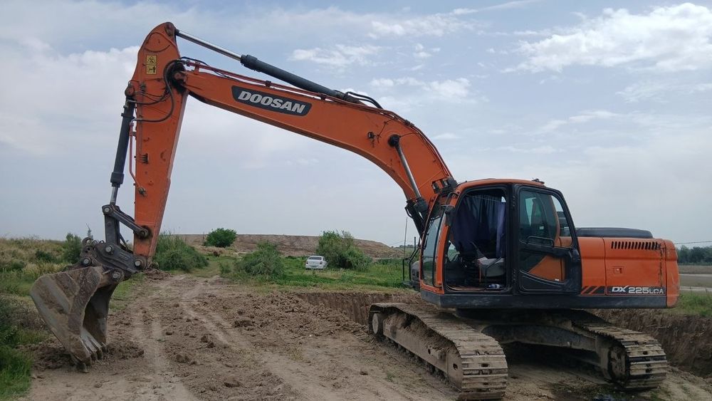 Ekskavator 225 doosan yil 2019 narx 130000$