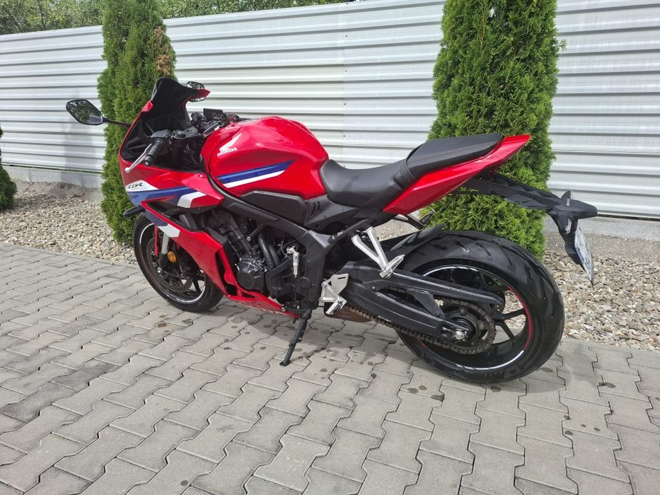 Moto M Parts Ploiesti Srl vinde Honda Cbr 650 R model 2024 E-Clutch limitata permis A2