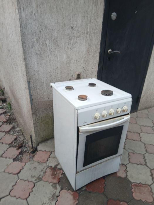 Продам газовую плиту