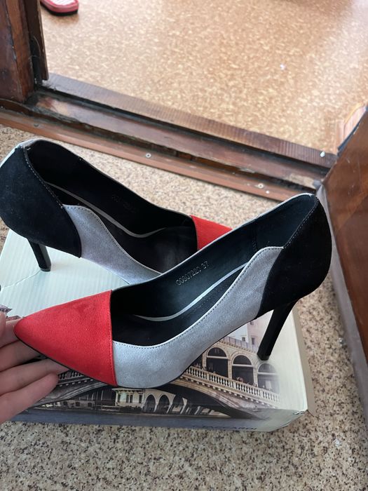 37 размер 36,5 рр келеді