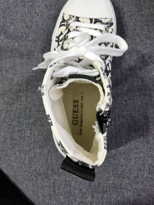 Оригинални кецове Guess