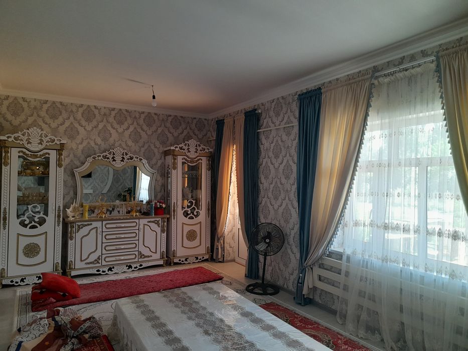 Срочна Уи солилади ховли катта богида хамма мевалари бор